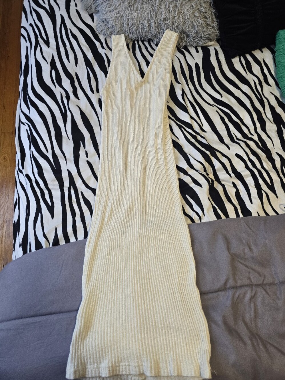 Forever 21 Cream Ribbed Midi Dress with Tortoiseshell Buttons - Picture 3 of 3